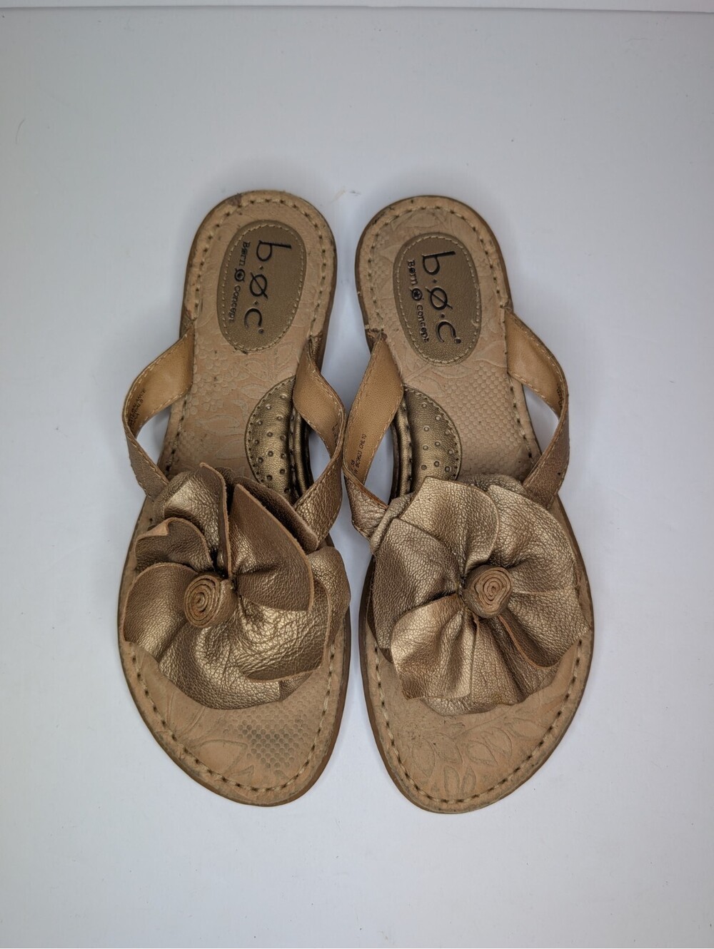 B.O.C. BOC BORN CONCEPT LIGHT GOLD FLOWER SANDALS WOMEN'S SIZE 7M  PRE-OWNED